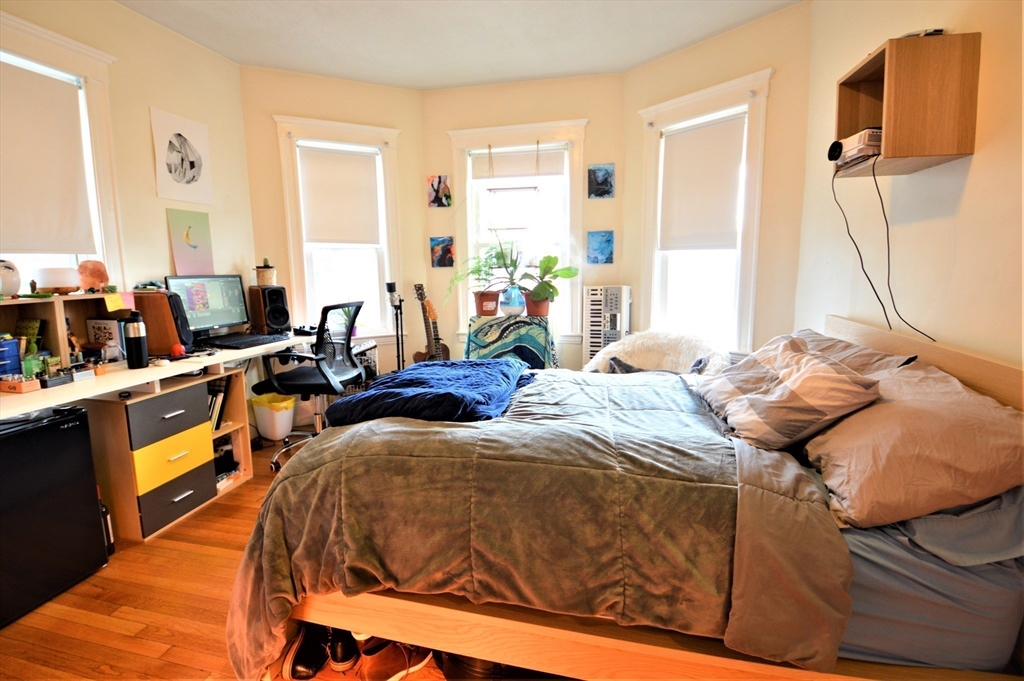 4 bed, 1 bath apartment for rent at 94 Montebello Rd Unit 3, Jamaica Plain — photo 9 of 21