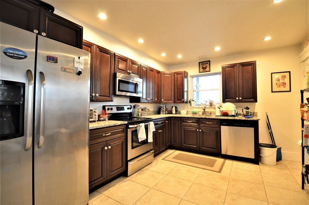 4 bed, 1 bath apartment for rent at 94 Montebello Rd Unit 3, Jamaica Plain — photo 6 of 21