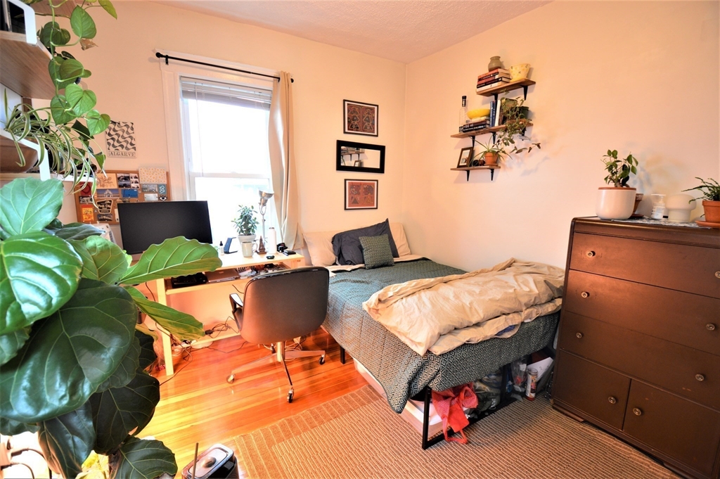 4 bed, 1 bath apartment for rent at 94 Montebello Rd Unit 3, Jamaica Plain — photo 15 of 21