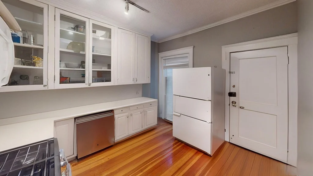 2 bed, 1 bath apartment for rent at 94 Naples Unit 1, Coolidge Corner — photo 1 of 6