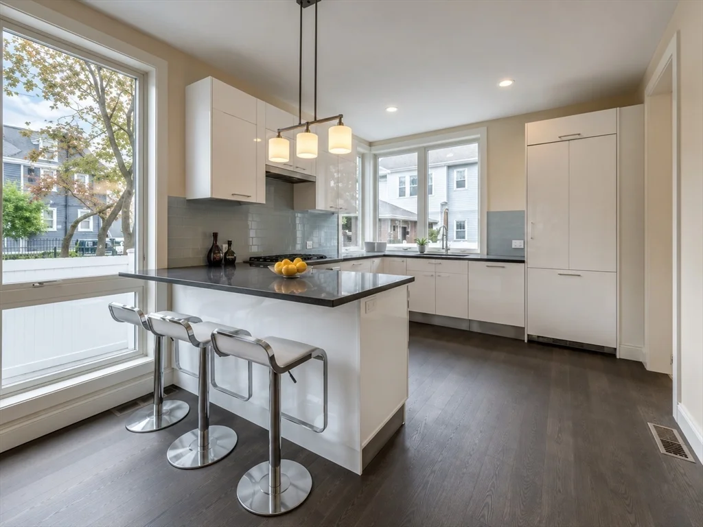 3 bed, 3 bath apartment for rent at 94 Parsons St, Brighton — photo 4 of 11