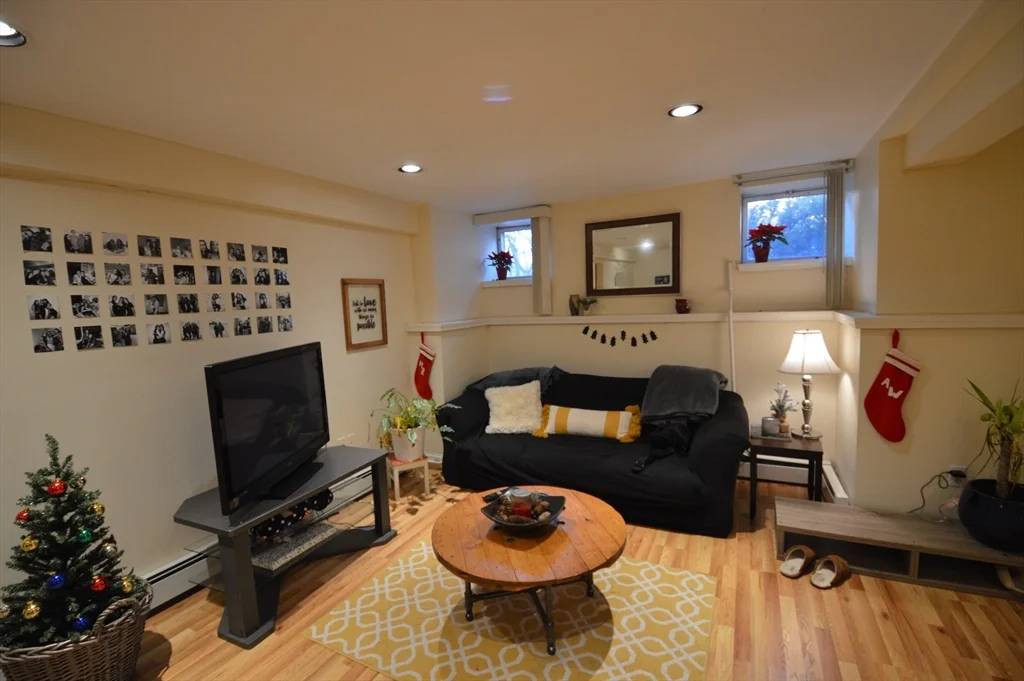 2 bed, 1 bath apartment for rent at 94 Pleasant St Unit 1, Coolidge Corner — photo 2 of 13