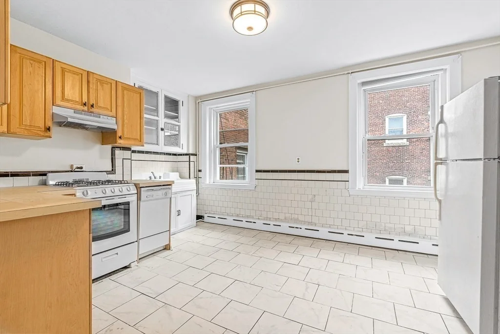 2 bed, 1 bath apartment for rent at 94 Prince St Unit 3, North End — photo 4 of 16