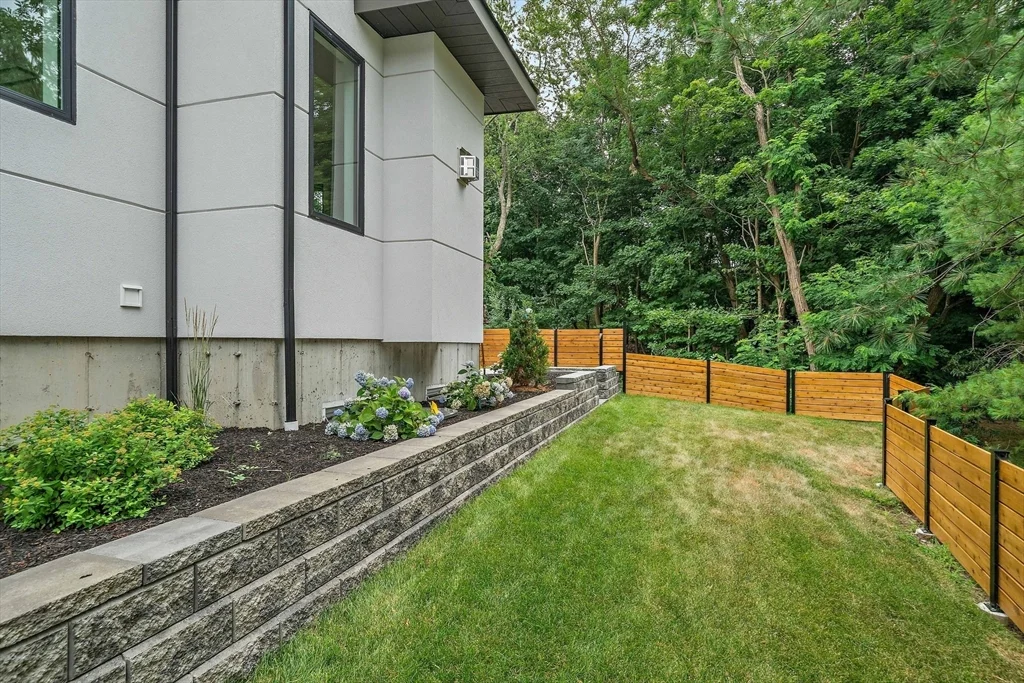 4 bed, 4+ bath apartment for rent at 94 Thurston Rd Unit 94, Newton Upper Falls — photo 27 of 27