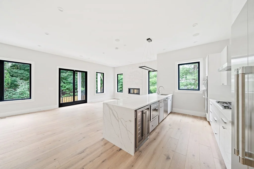 4 bed, 4+ bath apartment for rent at 94 Thurston Rd Unit 94, Newton Upper Falls — photo 2 of 27