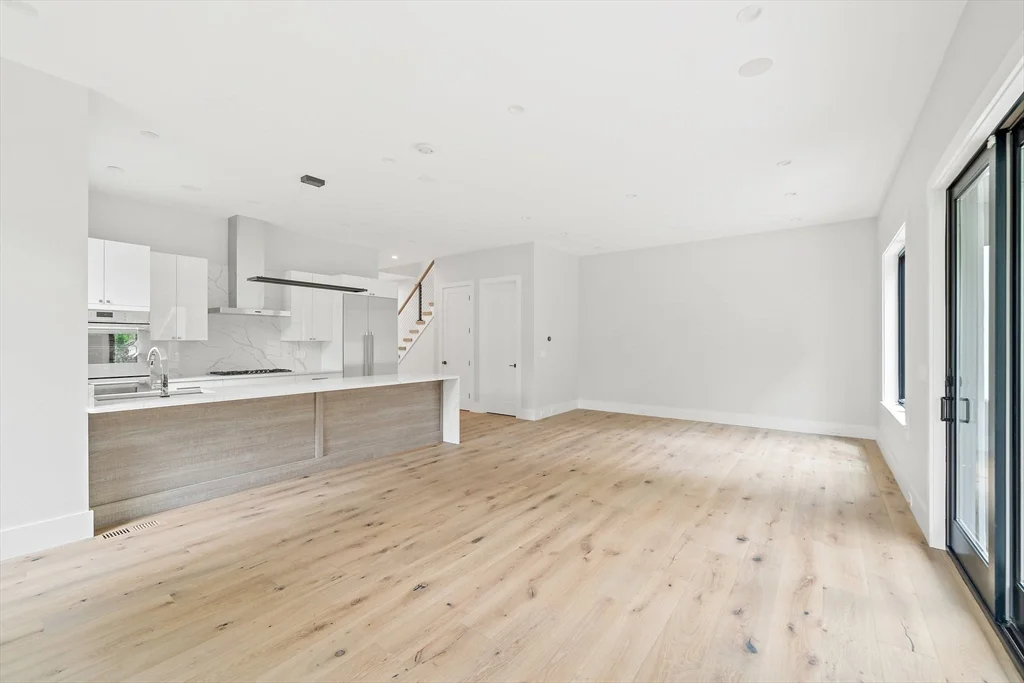 4 bed, 4+ bath apartment for rent at 94 Thurston Rd Unit 94, Newton Upper Falls — photo 4 of 27