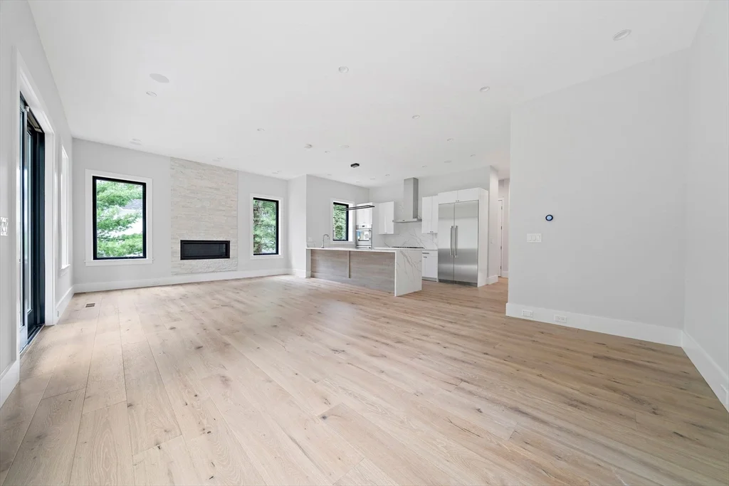 4 bed, 4+ bath apartment for rent at 94 Thurston Rd Unit 94, Newton Upper Falls — photo 3 of 27