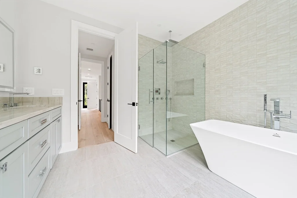 4 bed, 4+ bath apartment for rent at 94 Thurston Rd Unit 94, Newton Upper Falls — photo 15 of 27