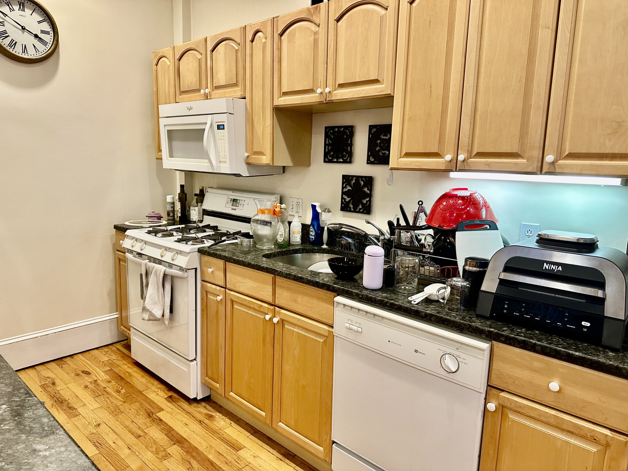3 bed, 3 bath apartment for rent at 94 West Brookline St Unit 3, South End — photo 36 of 65
