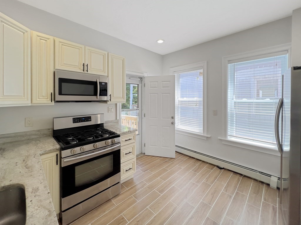 3 bed, 1 bath apartment for rent at 94 Winthrop St Unit 2, Roxbury — photo 3 of 13