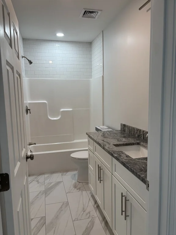 2 bed, 1 bath apartment for rent at 943 County St Unit 2 Front, Fall River — photo 7 of 8