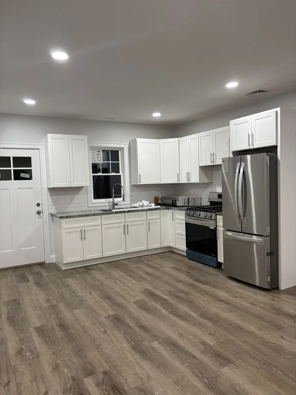 2 bed, 1 bath apartment for rent at 943 County St Unit 2 Front, Fall River — photo 1 of 8