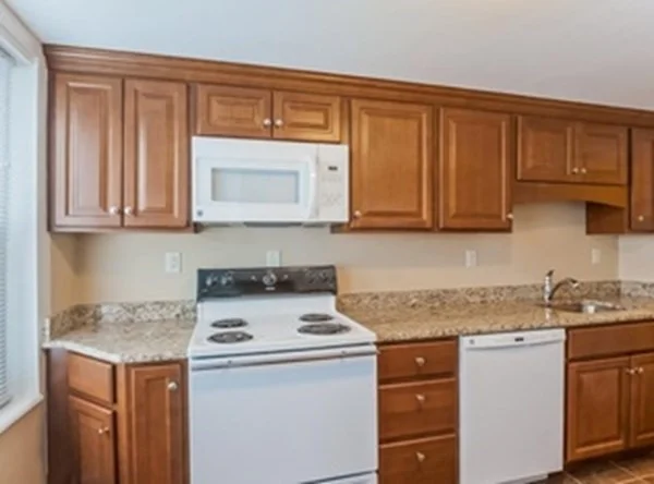2 bed, 1 bath apartment for rent at 944 Bedford St Unit 2, Abington — photo 1 of 8