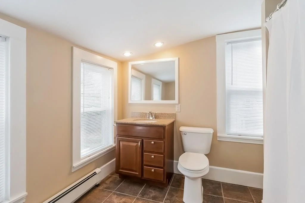 2 bed, 1 bath apartment for rent at 944 Bedford St Unit 2, Abington — photo 2 of 8
