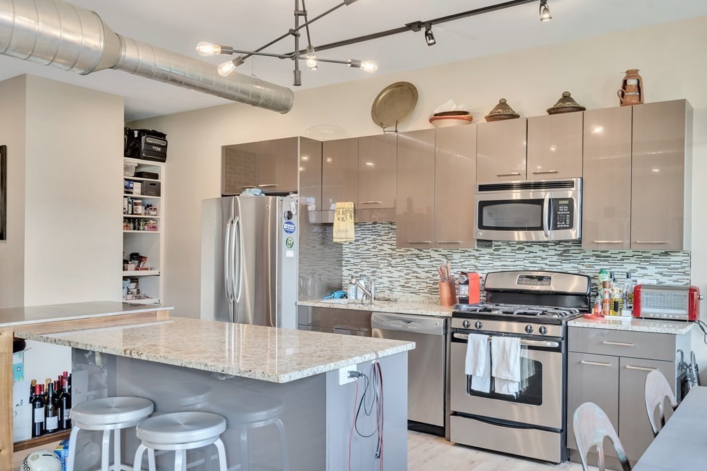 1 bed, 1 bath apartment for rent at 944 Dorchester Unit 56, Dorchester — photo 4 of 21