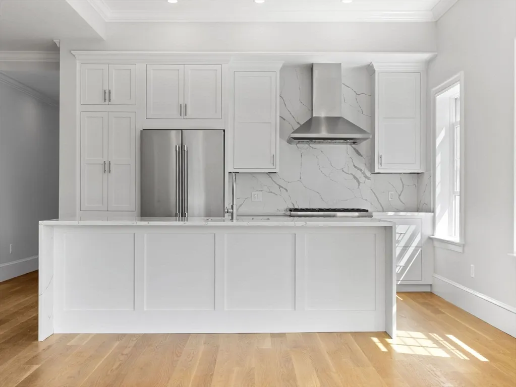 3 bed, 2 bath apartment for rent at 944 East Broadway Unit 3, South Boston — photo 3 of 33