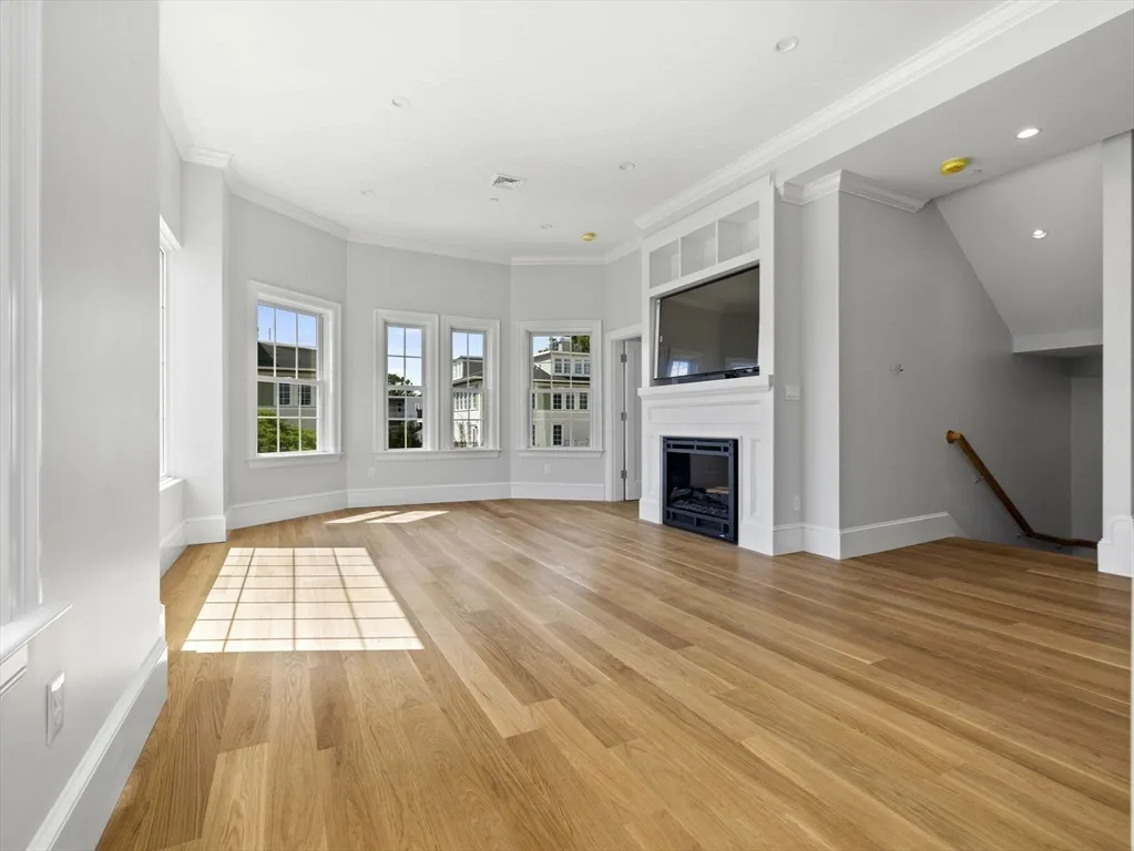 3 bed, 2 bath apartment for rent at 944 East Broadway Unit 3, South Boston — photo 6 of 33