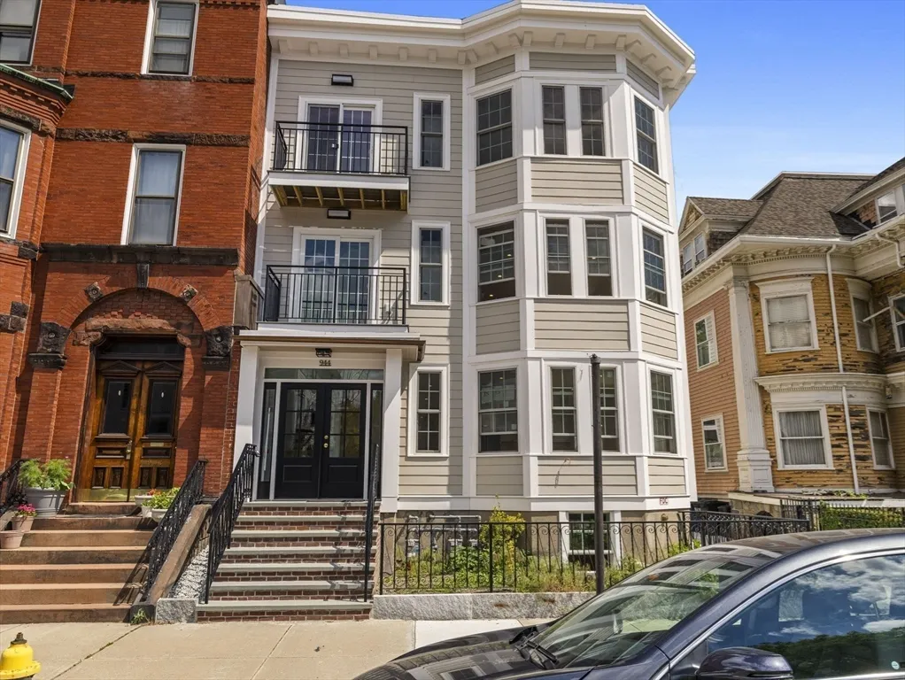 3 bed, 2 bath apartment for rent at 944 East Broadway Unit 3, South Boston — photo 25 of 33