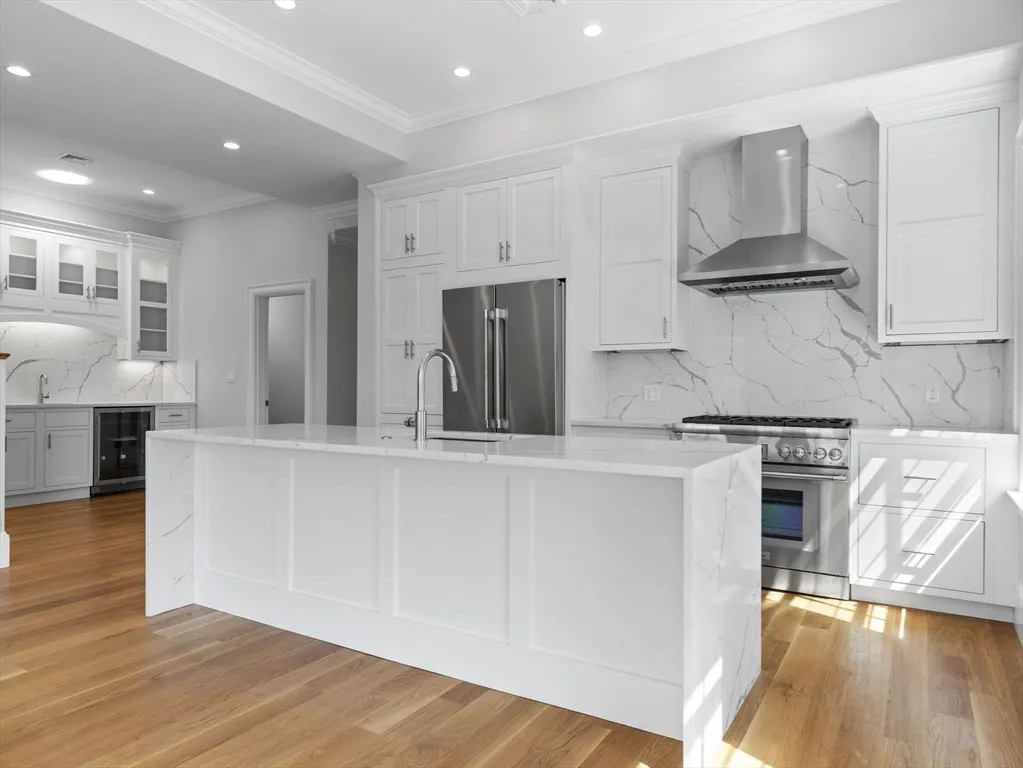 3 bed, 2 bath apartment for rent at 944 East Broadway Unit 3, South Boston — photo 1 of 33