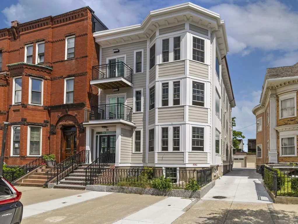 3 bed, 2 bath apartment for rent at 944 East Broadway Unit 3, South Boston — photo 2 of 33
