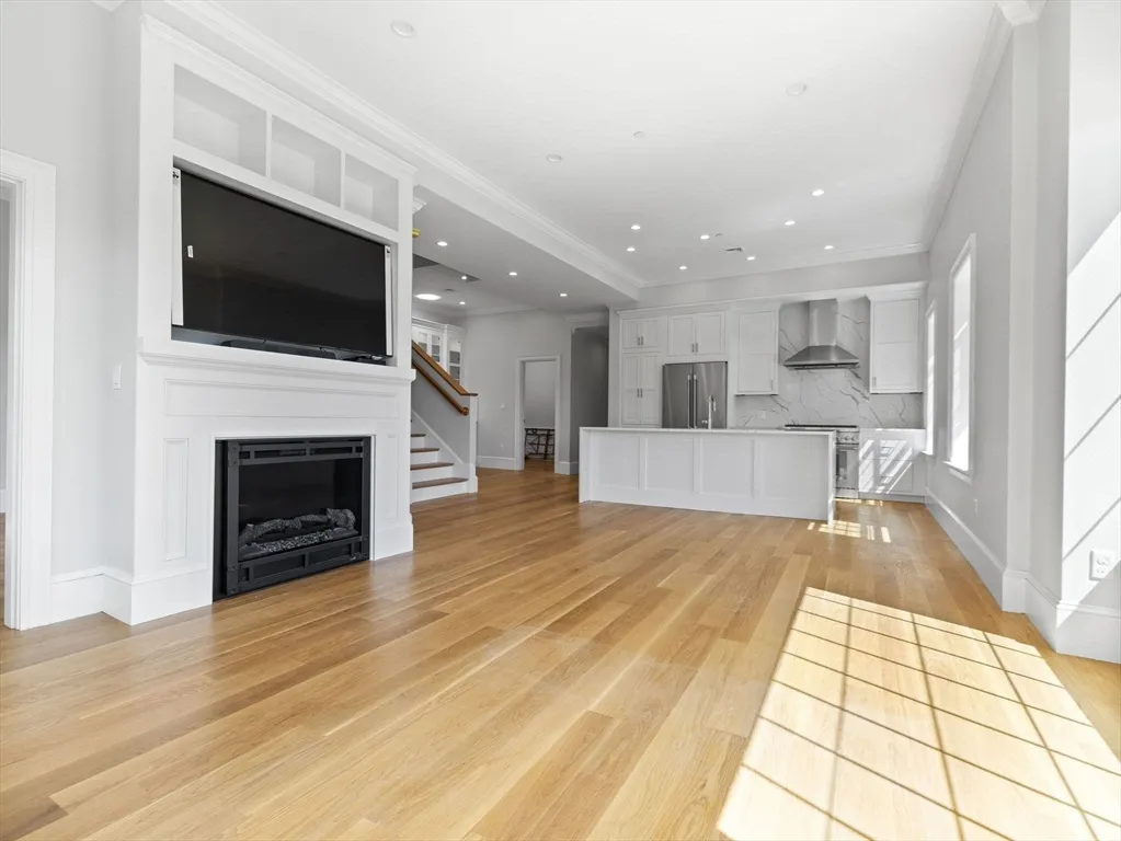 3 bed, 2 bath apartment for rent at 944 East Broadway Unit 3, South Boston — photo 5 of 33