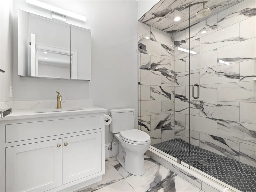 3 bed, 2 bath apartment for rent at 944 East Broadway Unit 3, South Boston — photo 12 of 33
