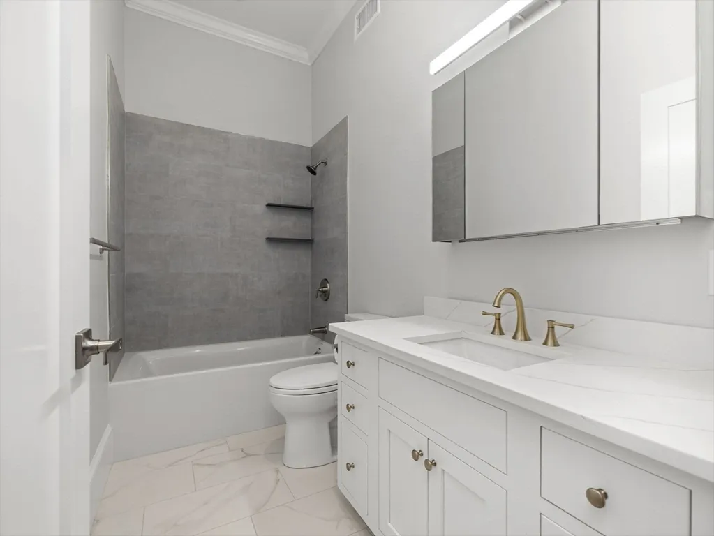 3 bed, 2 bath apartment for rent at 944 East Broadway Unit 3, South Boston — photo 13 of 33