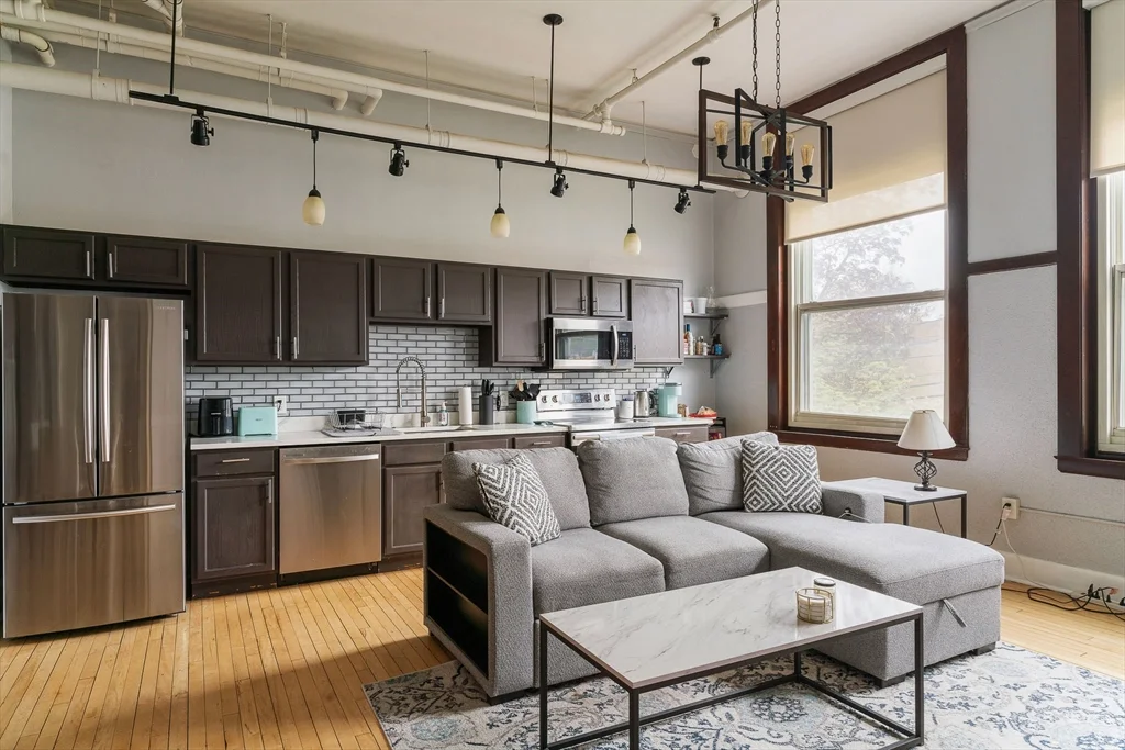 1 bed, 1 bath apartment for rent at 948 Main St Unit 205, Waltham — photo 3 of 9