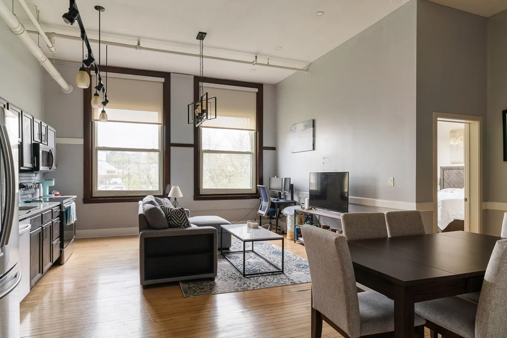 1 bed, 1 bath apartment for rent at 948 Main St Unit 205, Waltham — photo 1 of 9