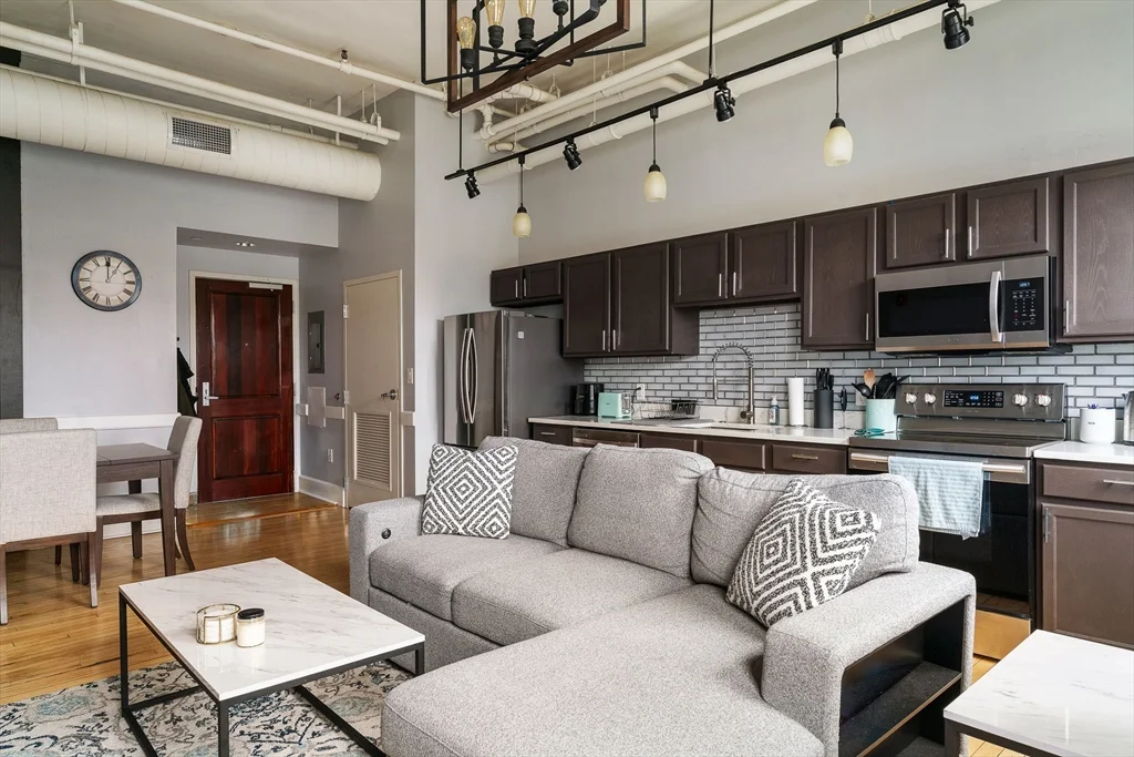 1 bed, 1 bath apartment for rent at 948 Main St Unit 205, Waltham — photo 4 of 9