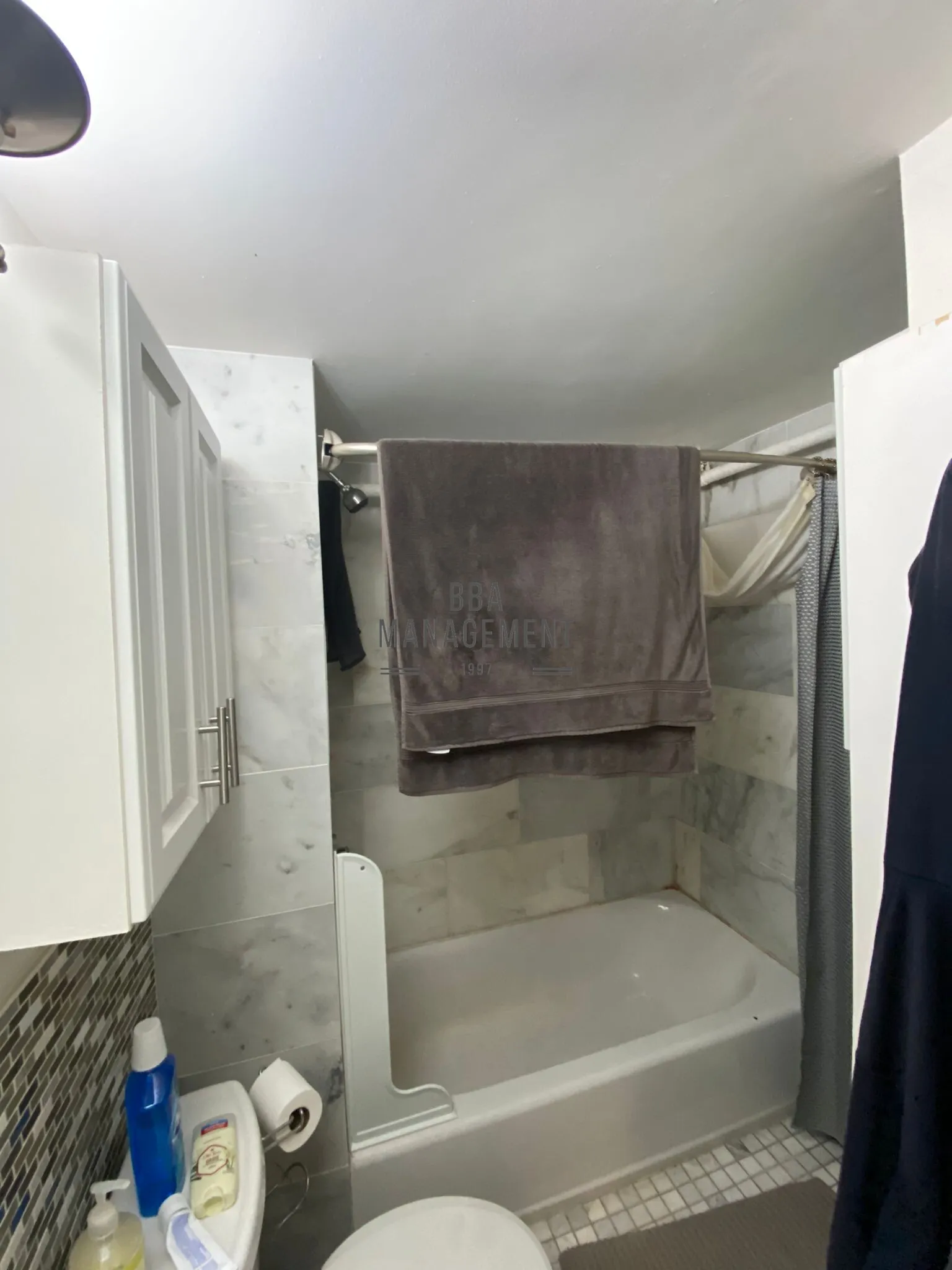 Studio bed, 1 bath apartment for rent at 94A Marion St Unit 4, Griggs Park — photo 3 of 17