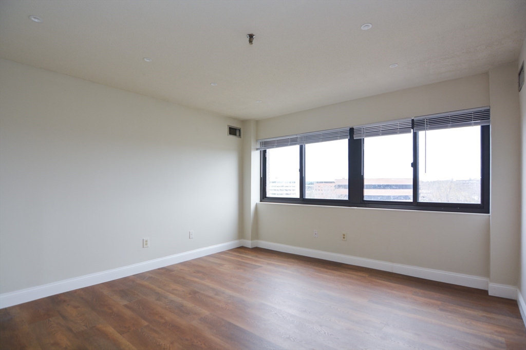 1 bed, 1 bath apartment for rent at 95 Audubon Rd Unit 1215, Wakefield — photo 6 of 28