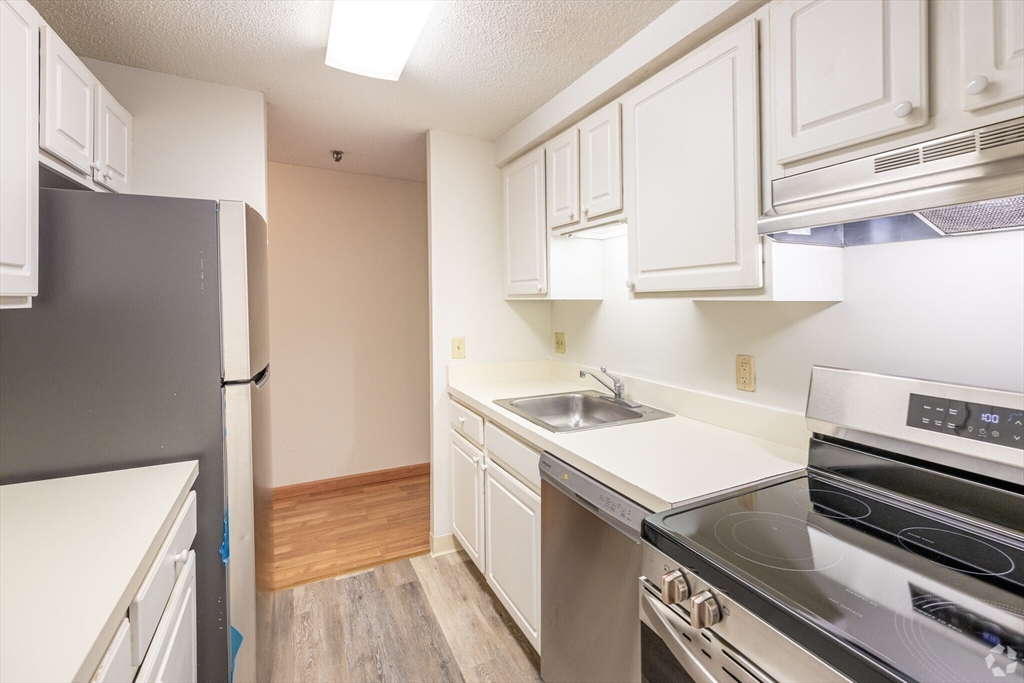 1 bed, 1 bath apartment for rent at 95 Audubon Rd Unit 810, Wakefield — photo 4 of 27