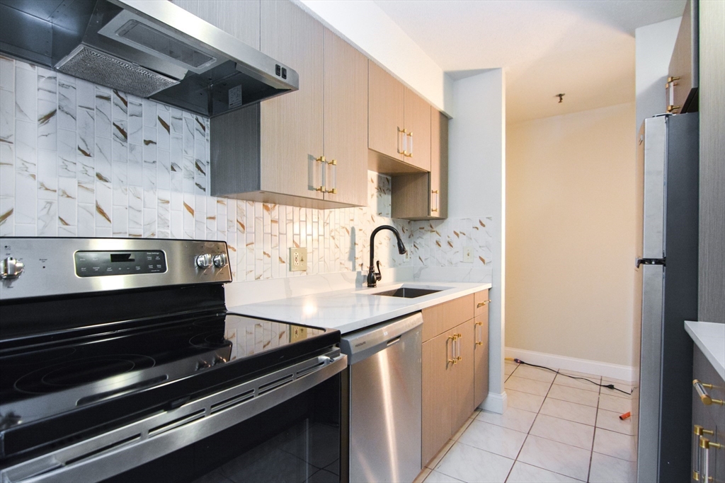2 bed, 2 bath apartment for rent at 95 Audubon Rd Unit 906, Wakefield — photo 1 of 32