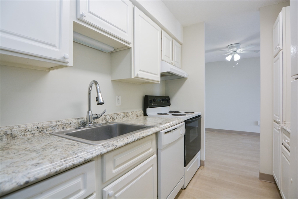 2 bed, 2 bath apartment for rent at 95 Audubon Rd Unit 906, Wakefield — photo 4 of 32