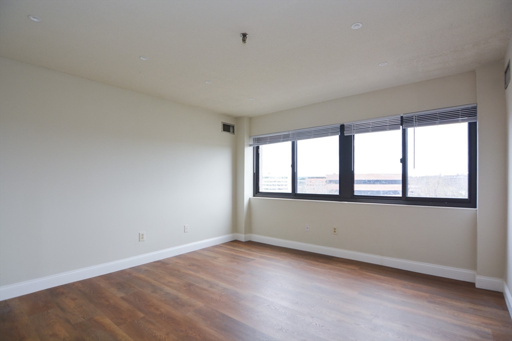 2 bed, 2 bath apartment for rent at 95 Audubon Rd Unit 906, Wakefield — photo 10 of 32