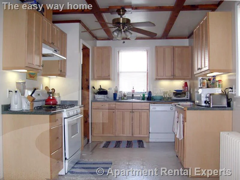 3 bed, 1 bath apartment for rent at 95 Belmont St Unit 1, Spring Hill — photo 1 of 7