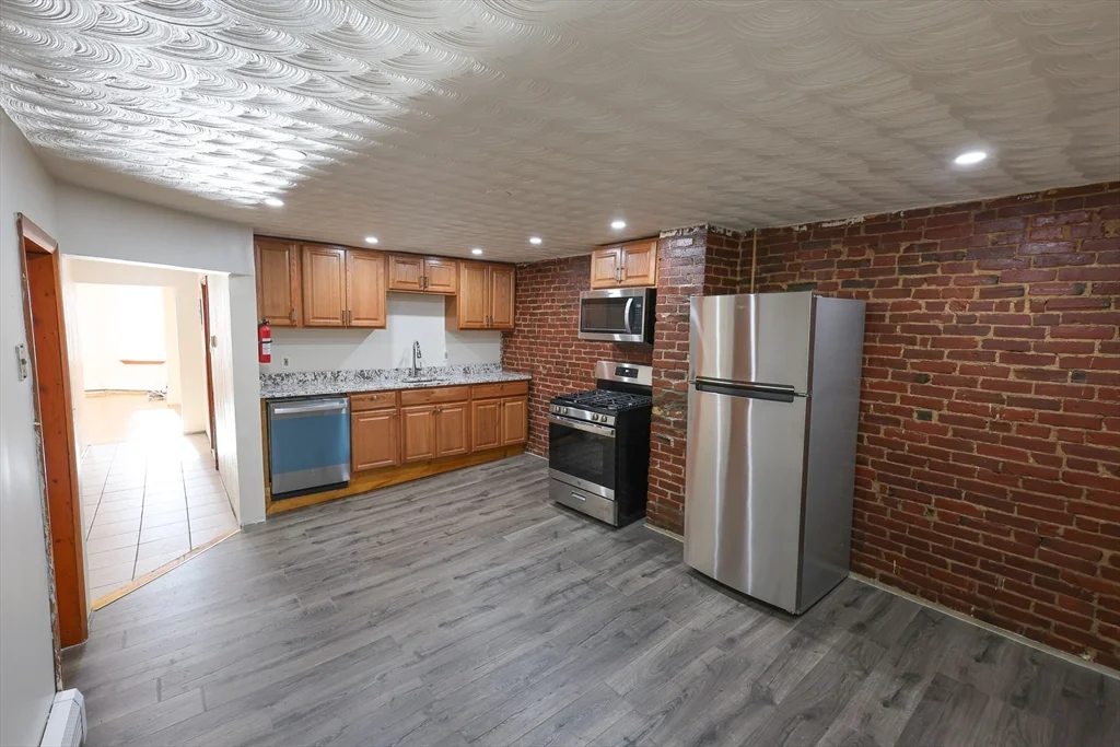 3 bed, 1 bath apartment for rent at 95 Bragdon St Unit 2, Roxbury — photo 3 of 19