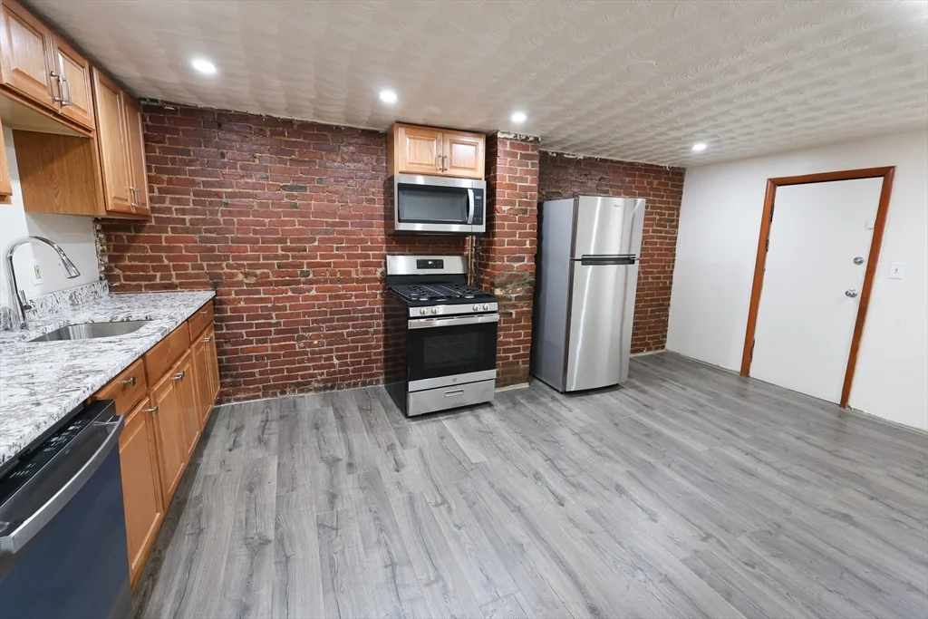 3 bed, 1 bath apartment for rent at 95 Bragdon St Unit 2, Roxbury — photo 2 of 19