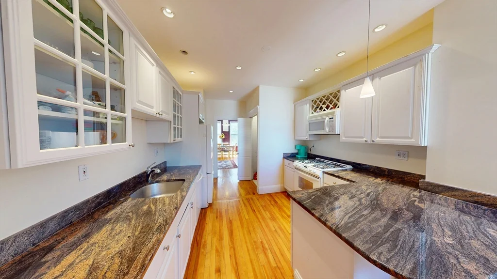 3 bed, 2 bath apartment for rent at 95 Centre St Unit 3, Coolidge Corner — photo 6 of 16