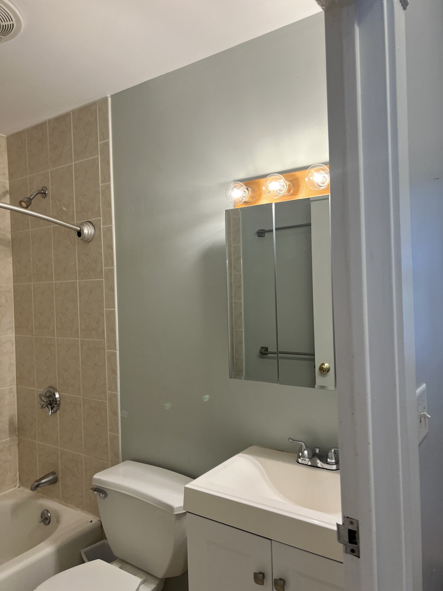 2 bed, 1 bath apartment for rent at 95 East Brookline St Unit 2, South End — photo 6 of 15