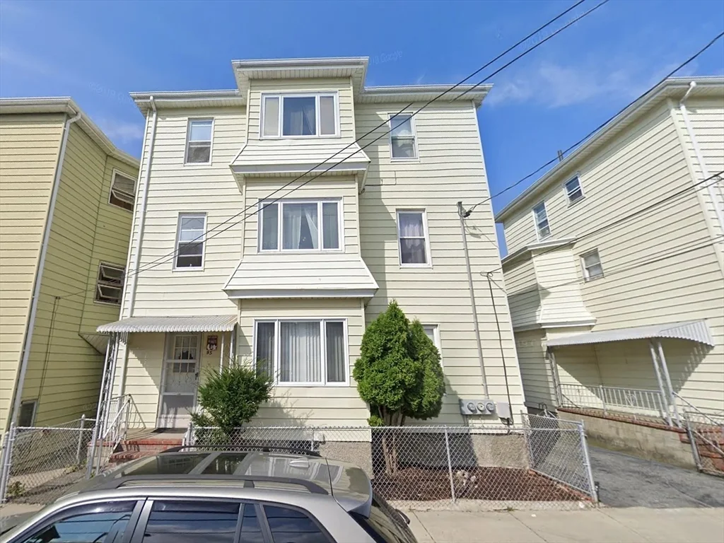 2 bed, 1 bath apartment for rent at 95 Flint St Unit 2, Fall River — photo 1 of 7