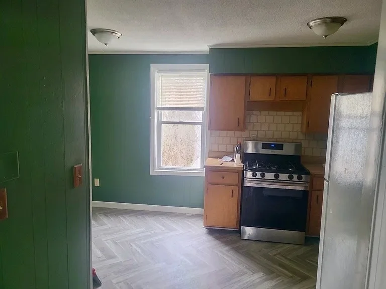 2 bed, 1 bath apartment for rent at 95 Flint St Unit 2, Fall River — photo 2 of 7