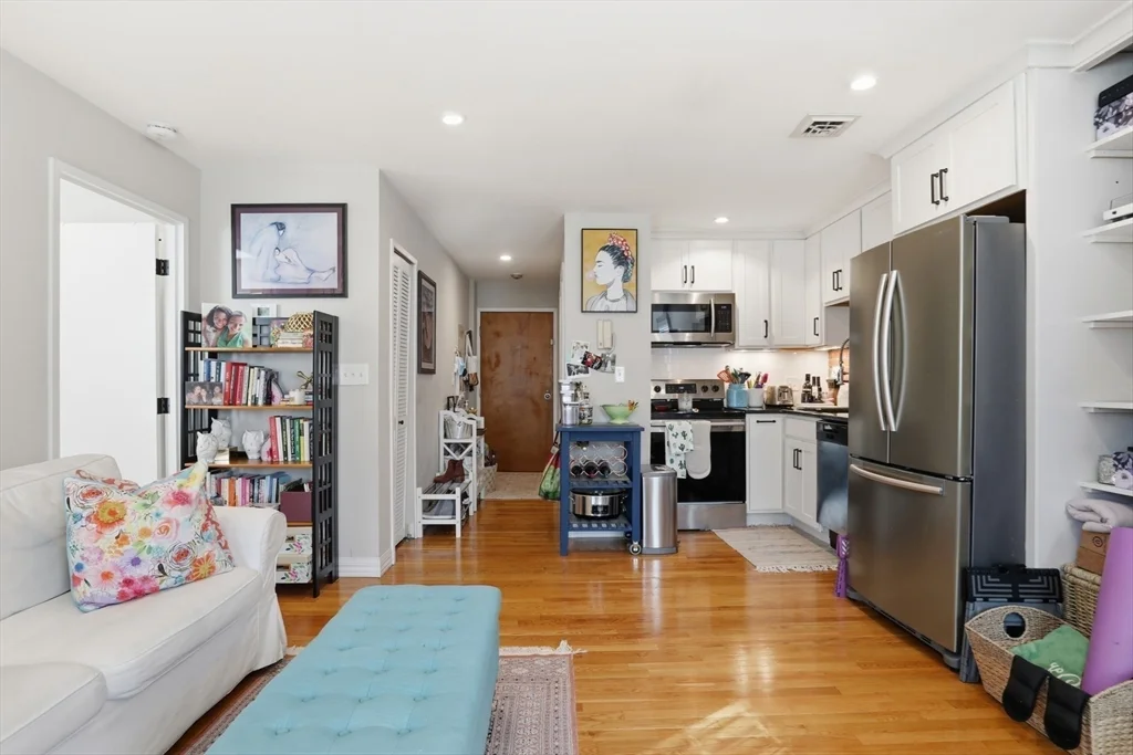 1 bed, 1 bath apartment for rent at 95 Gainsborough St Unit 302, Fenway — photo 3 of 14