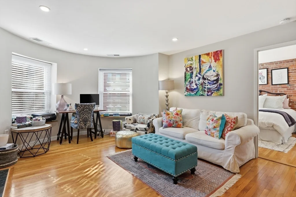 1 bed, 1 bath apartment for rent at 95 Gainsborough St Unit 302, Fenway — photo 2 of 14