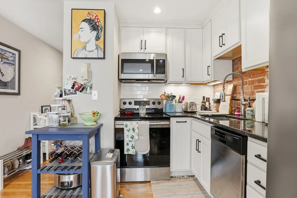 1 bed, 1 bath apartment for rent at 95 Gainsborough St Unit 302, Fenway — photo 6 of 14