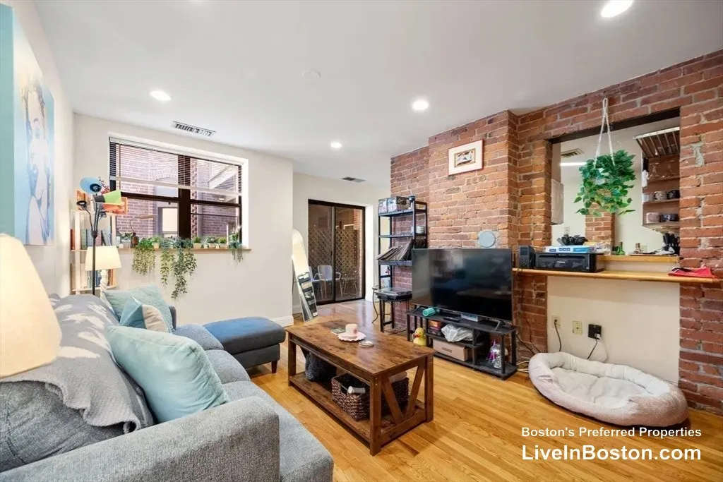 2 bed, 1 bath apartment for rent at 95 Gainsborough St Unit 307, Fenway