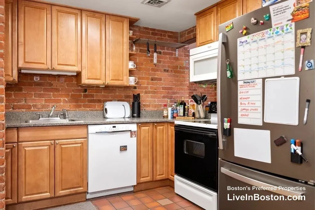 2 bed, 1 bath apartment for rent at 95 Gainsborough St Unit 307, Fenway — photo 3 of 11