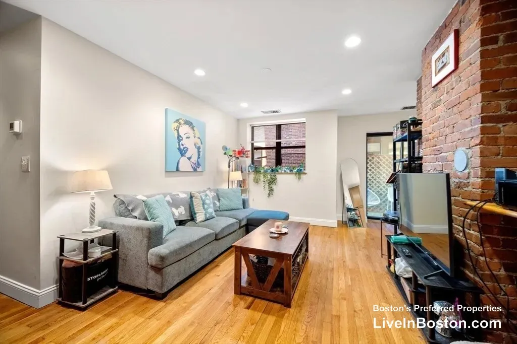 2 bed, 1 bath apartment for rent at 95 Gainsborough St Unit 307, Fenway — photo 2 of 11