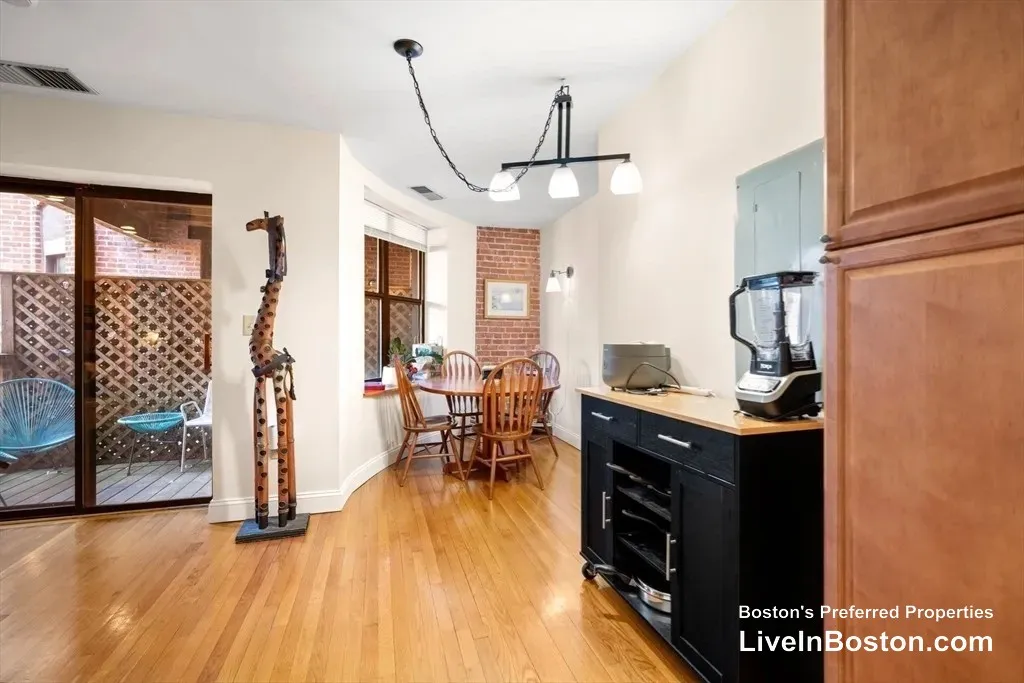 2 bed, 1 bath apartment for rent at 95 Gainsborough St Unit 307, Fenway — photo 4 of 11